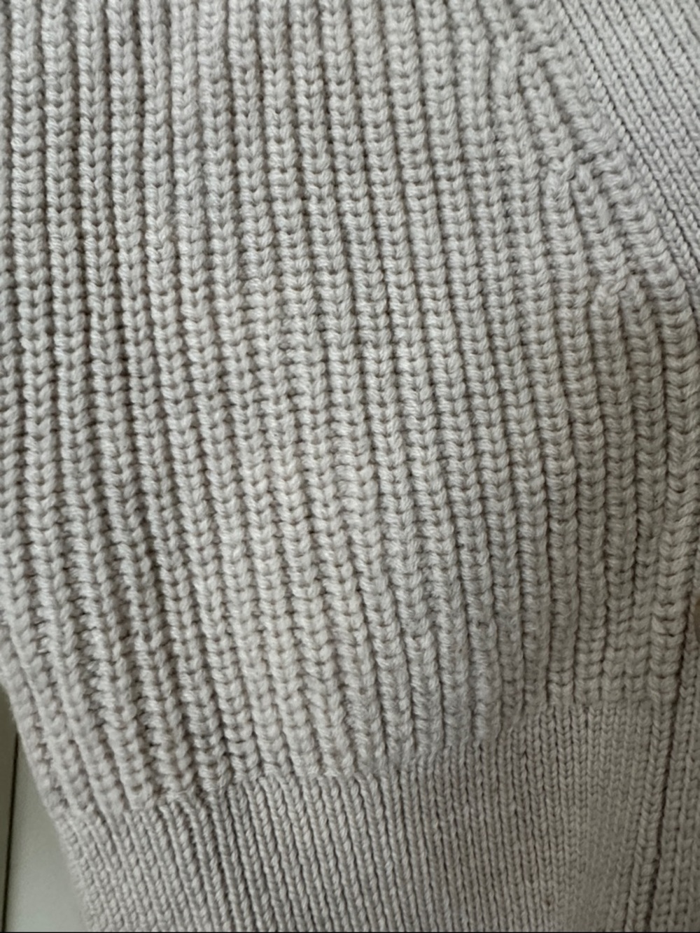 Aritzia Babaton Canberra 100% Merino Wool Cropped V‑Neck Button Cardigan Cream - Picture 5 of 9